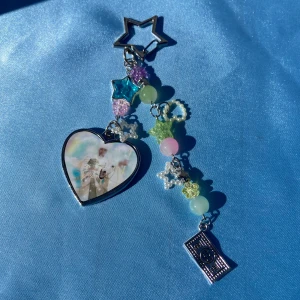 THAIBOY DIGITAL - LEGENDARY MEMBER - keychain - 1st Keychain med THAIBOY DIGITAL motiv. Alla DRAIN GANG beställningar kommer med foto + DRAINBABY sticker. Alla beställningar kommer med freebies