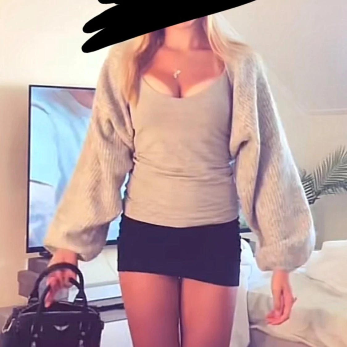 Grå stickad kofta  - 1