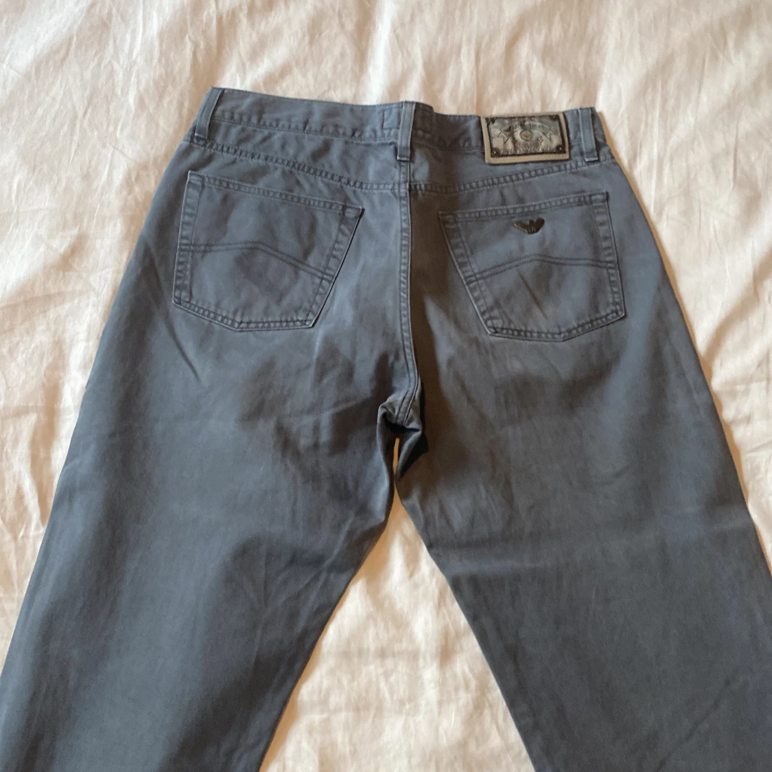 Gråa byxor från Armani Jeans - 3