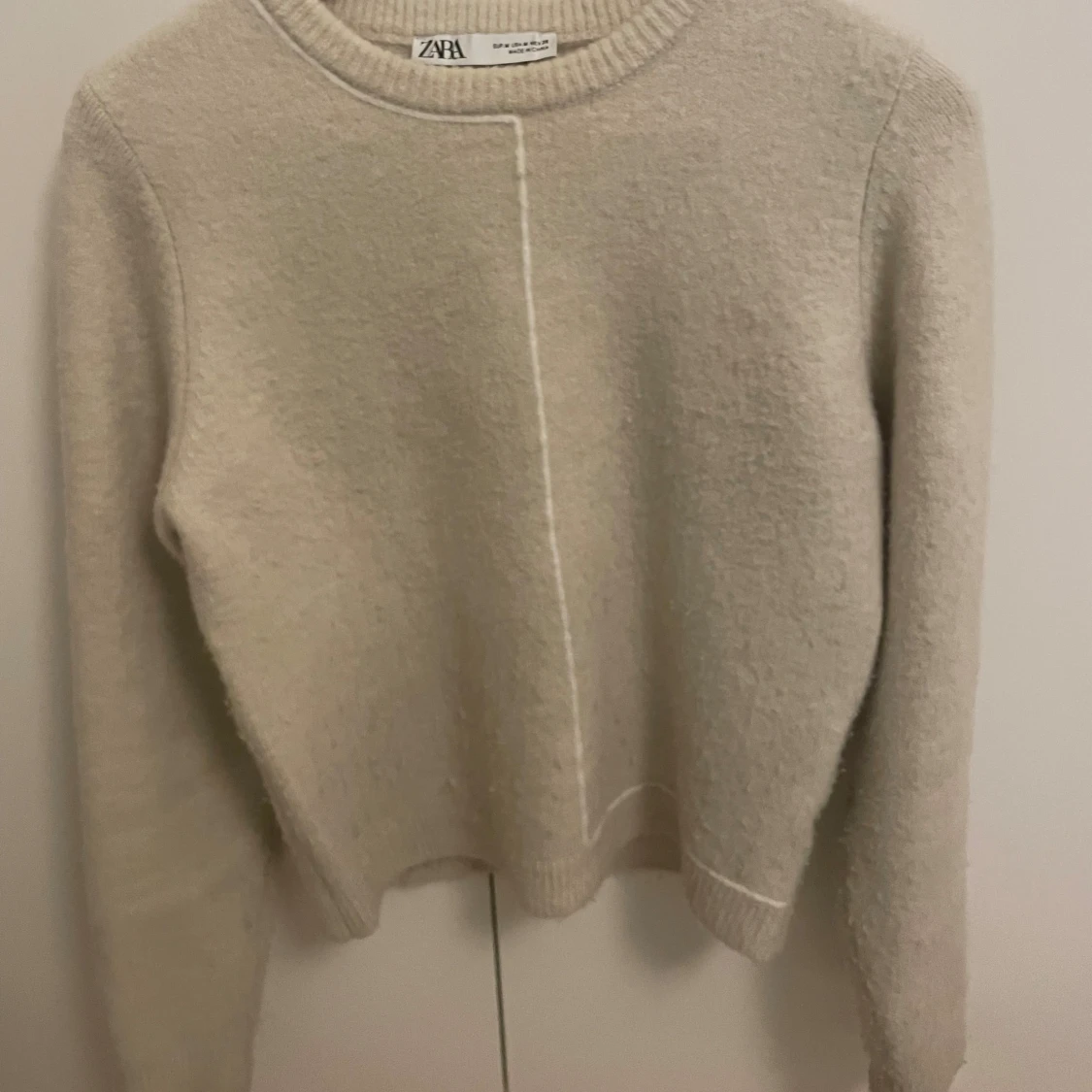 Beige stickad tröja från Zara