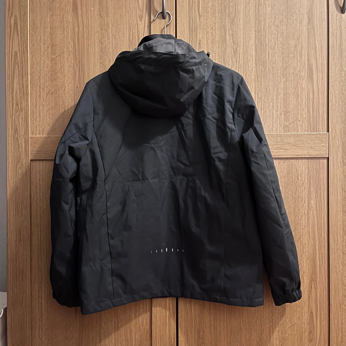 Svart vindjacka från Under Armour M - 1