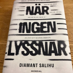 Bok När ingen lyssnar - Följ med in i de kriminella nätverkens värld där polisen kämpar mot tiden och tystnaden. Diamant Salihu ger en unik inblick i kampen mot organiserad brottslighet och de utmaningar som präglar dagens samhälle. Perfekt för dig som vill förstå samtidens stora frågor.