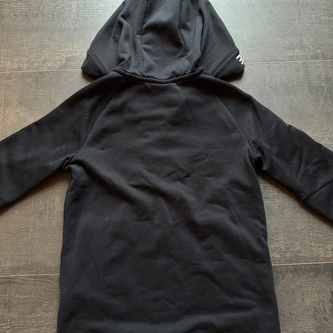 Svart hoodie från Peak Performance - 1