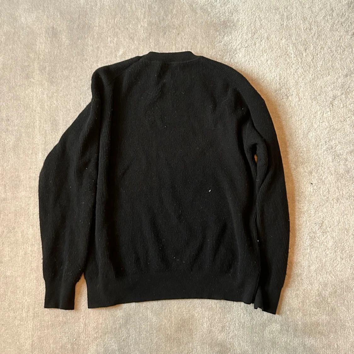 Svart ribbad stickad tröja från massimodutti - 1