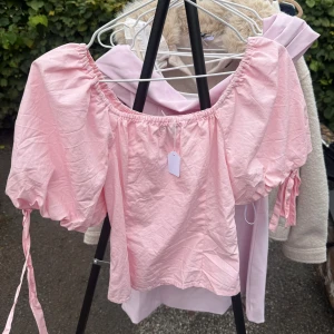 Rosa topp  - Säljer denna sååå söta helt nya MMT topp wowssiii❤️❤️❤️❤️