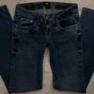 Ltb jeans  - Helt oanvända ltb jeans i storlek 25/30. Säljer då jag råkade beställa en för stor storlek. Dem är i modellen Valerie. Skriv privat för måtten☺️☺️. Priset går att diskutera💕