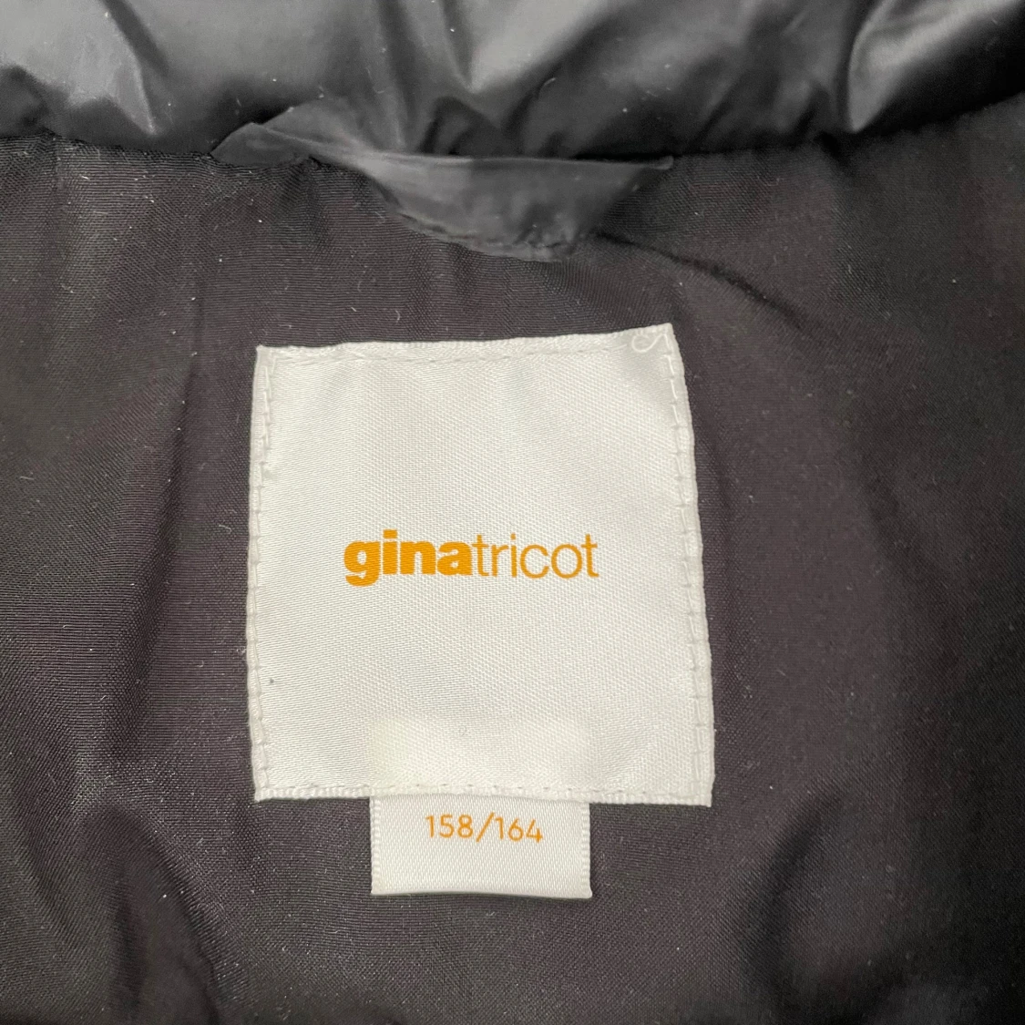 Svart pufferjacka från Gina Tricot - 1