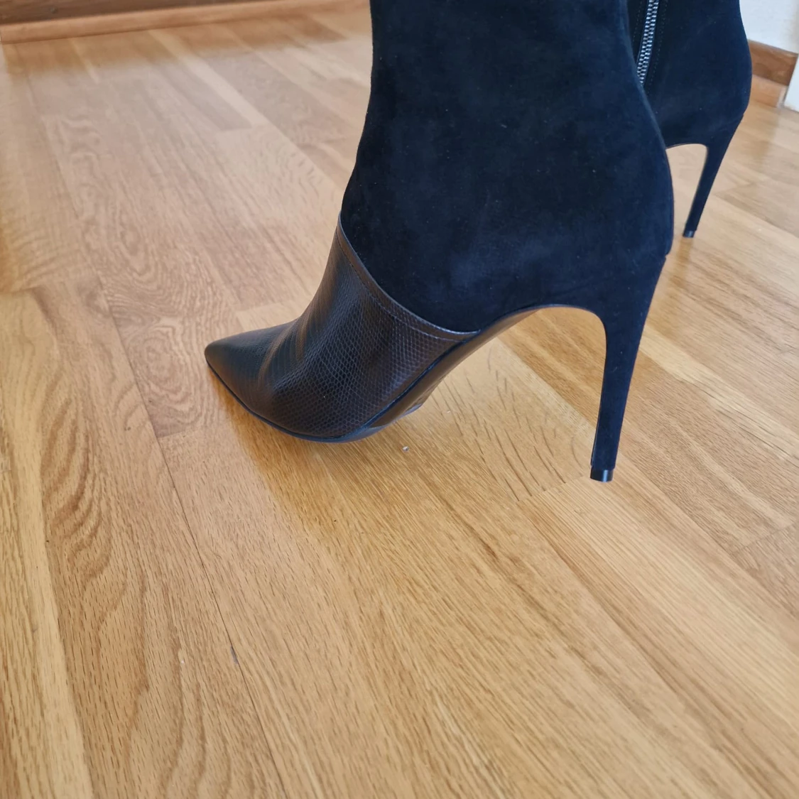 Svarta stövletter med spetsig tå - 2