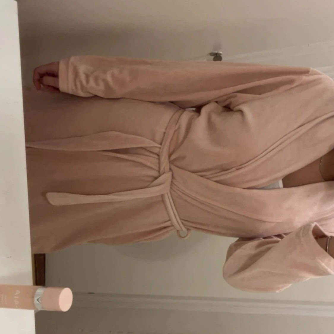 Rosa långklänning med broderi