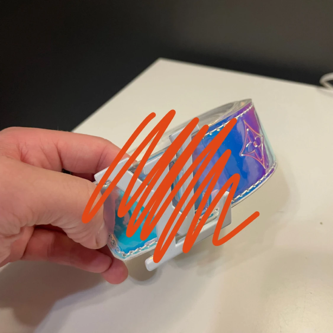 Holografiskt bälte med silverdetaljer - 2