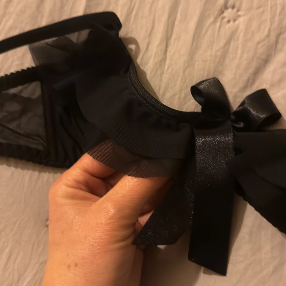 Svart bh med volang från Axami - 1