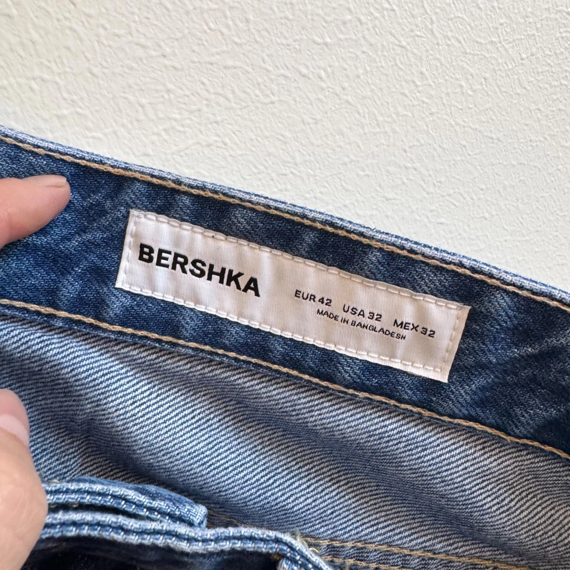 Blå 90s straight jeans från Bershka - 3