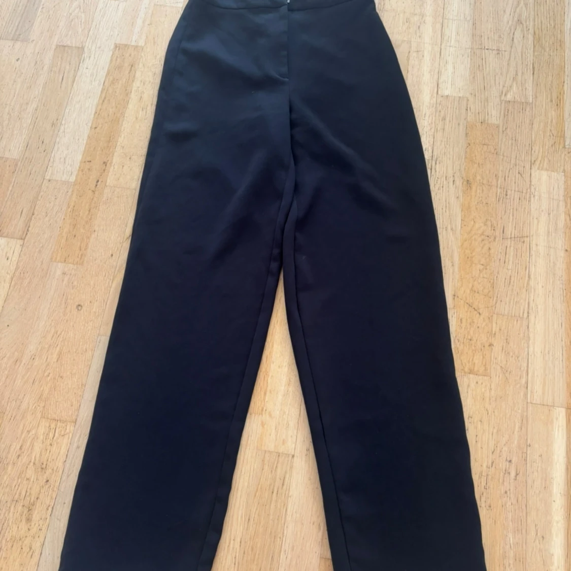 Svarta kostymbyxor med hög midja