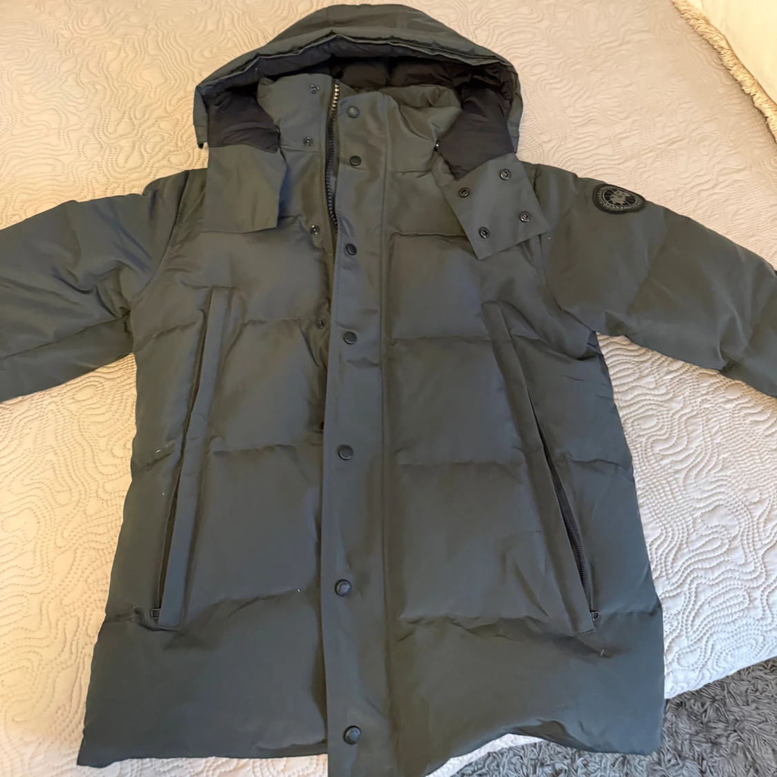 Grå dunjacka från Canada Goose S