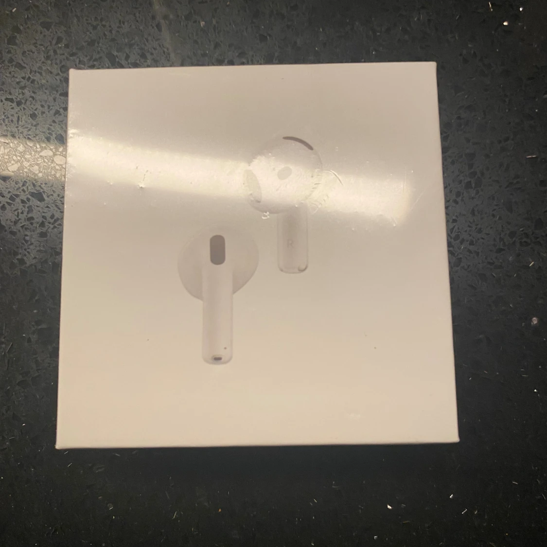 AirPods 4