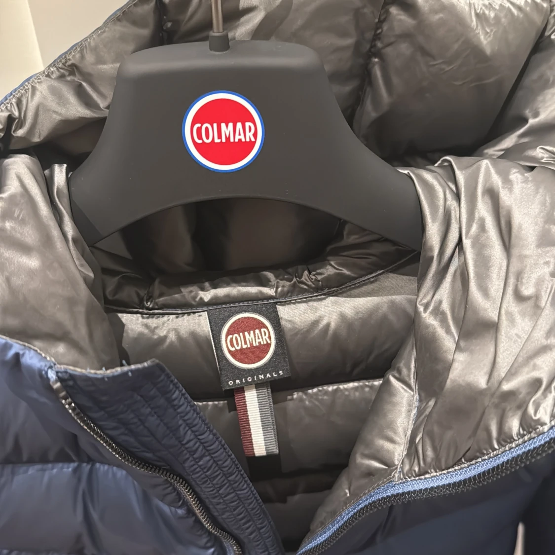 Mörkblå Colmar pufferjacka med huva - 2