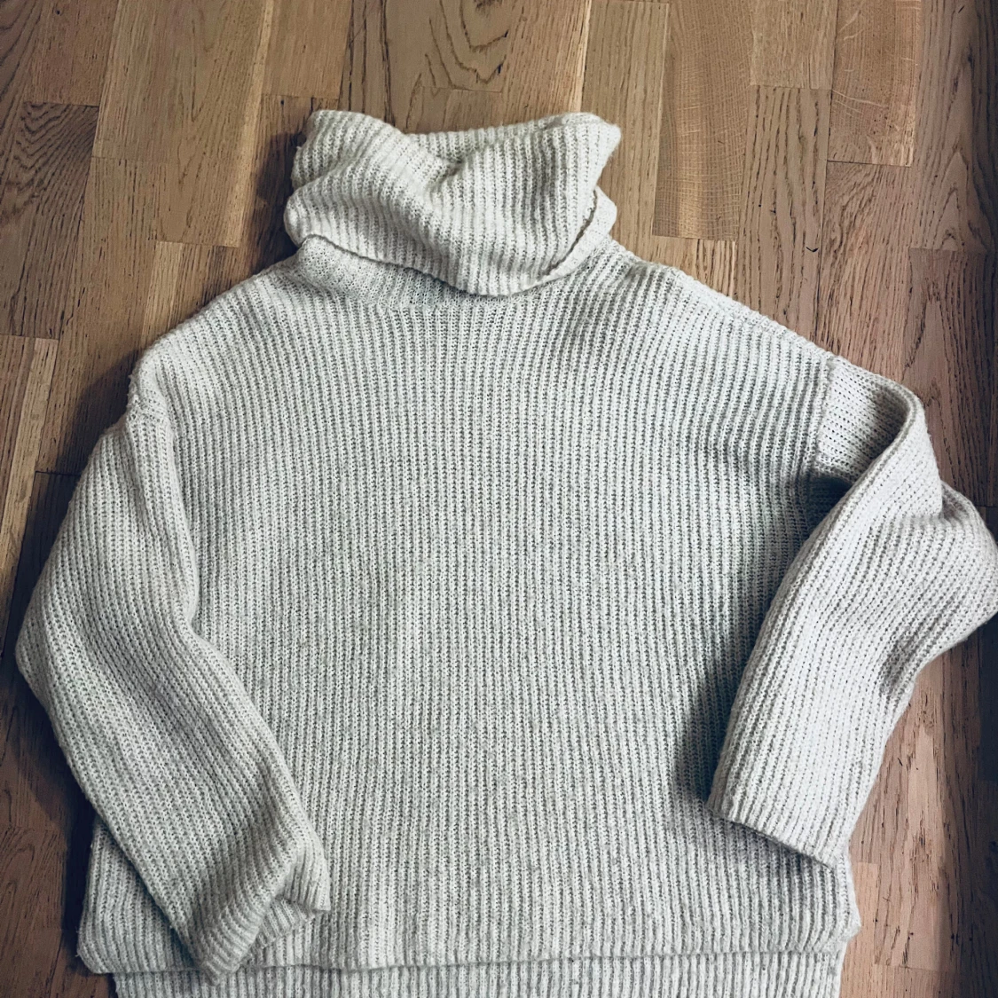 Beige polotröja från Vero Moda