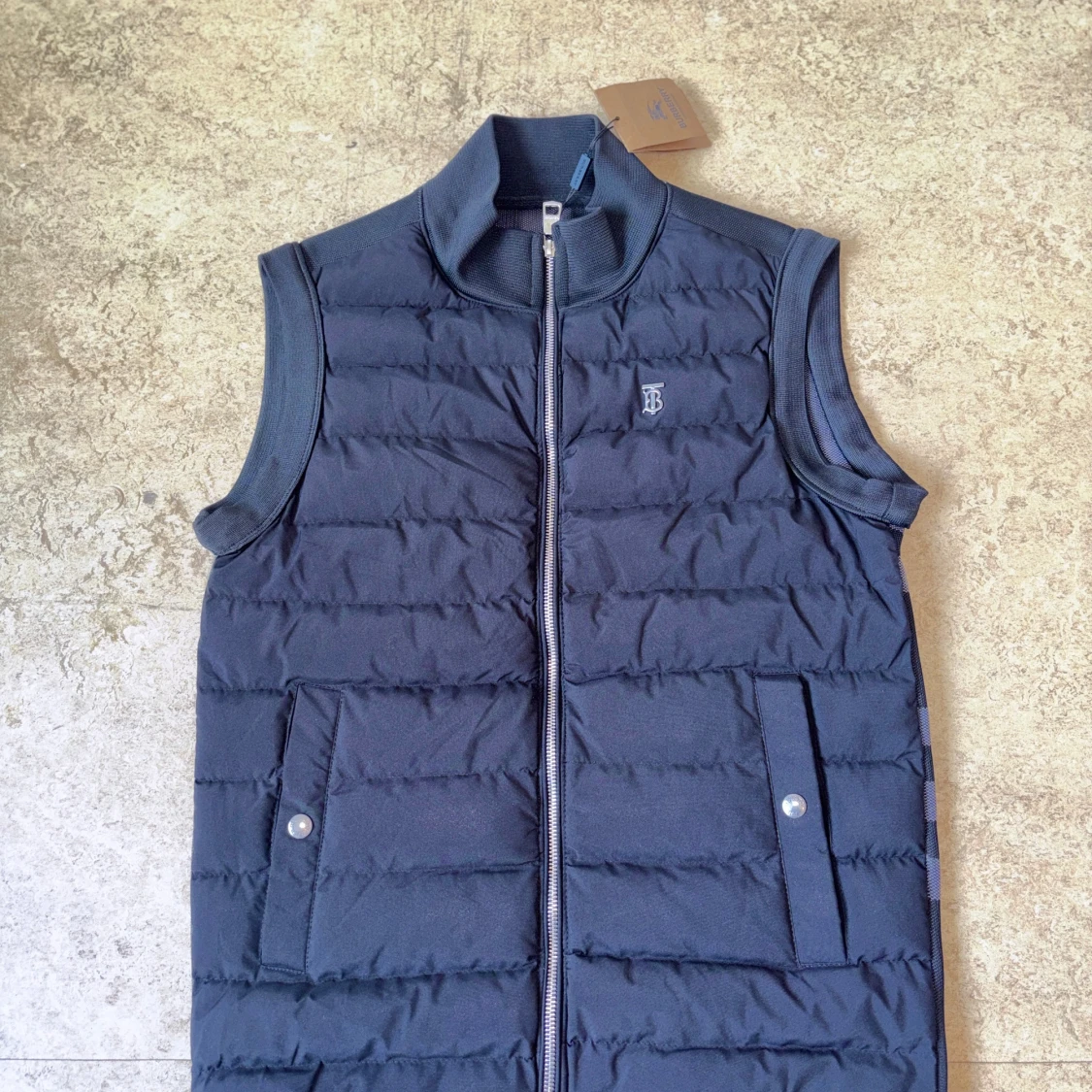 Svart quiltad dunväst från Burberry