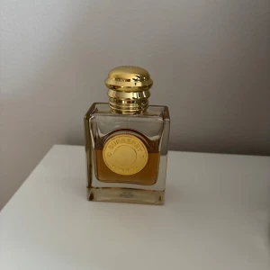 Burberry Goddess Eau de Parfum - Burberry Goddess parfym, 50 ml men cirka hälften kvar.