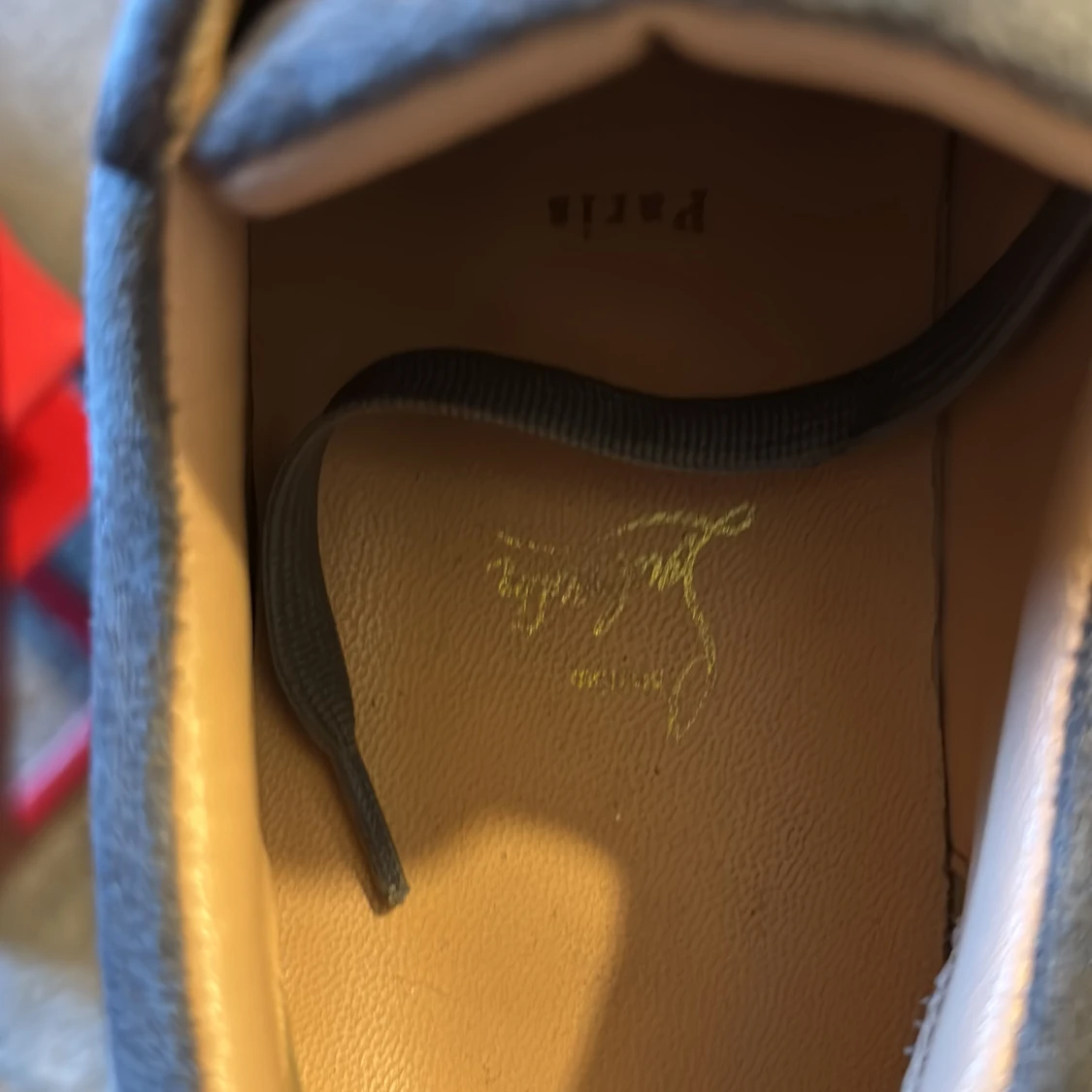 Grå mockasneakers från Christian Louboutin - 4