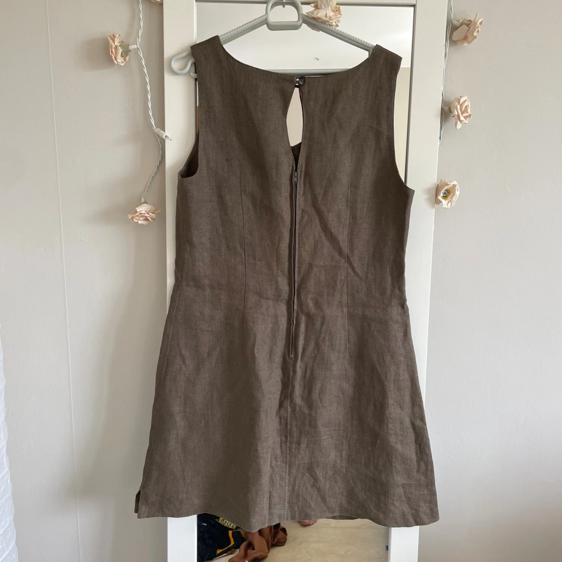 Brun linneklänning från K.U.S Stockholm - 1