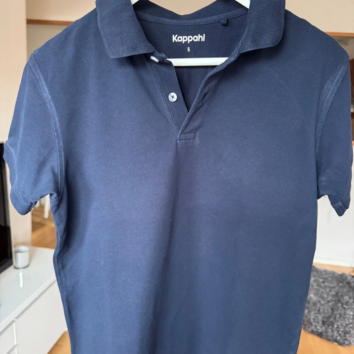 Marinblå pikétröja från Kappahl
