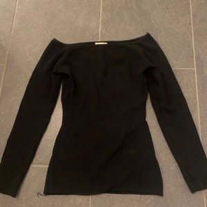 Svart off shoulder tröja - Jättefin tröja!! Som inte kommer till användning🥰