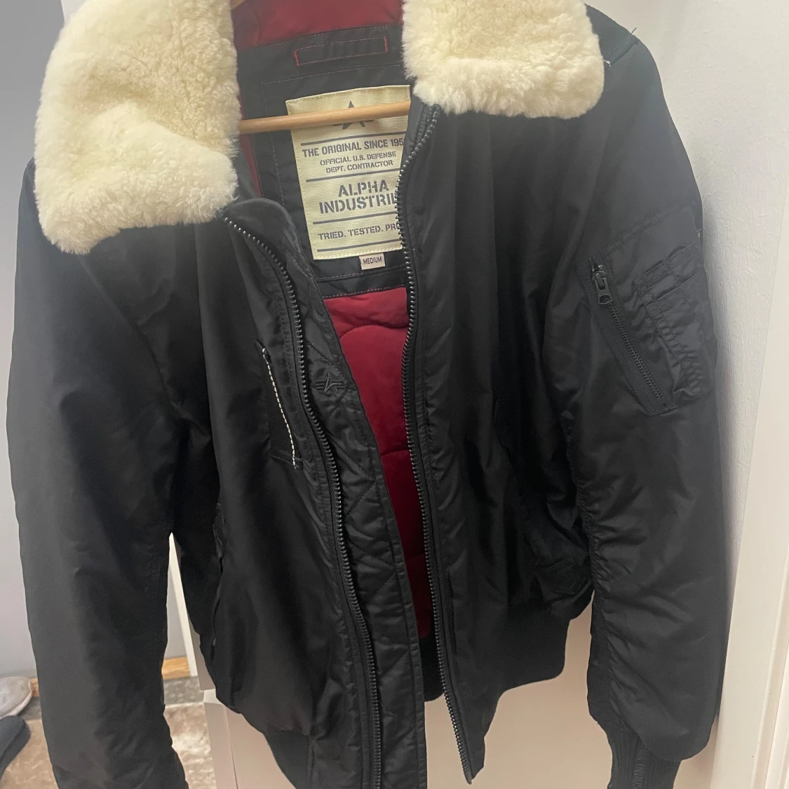 Svart bomberjacka Alpha Industries - 1