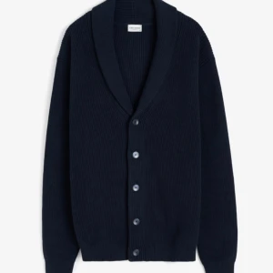 John Henric cardigan - riktigt skönt material | snygg krage | varm nu till vintern |Storlek S men sitter som M | priset är inte hugget i sten ✌️