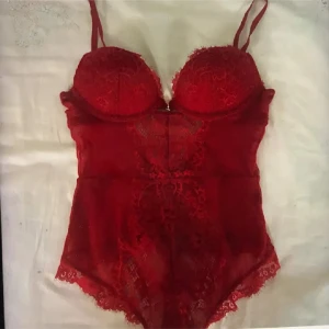 Haloween kit diadem+body - Båda är i toppen skick! Bodyn är i storlek XS❣️tveka inte vid frågor!!