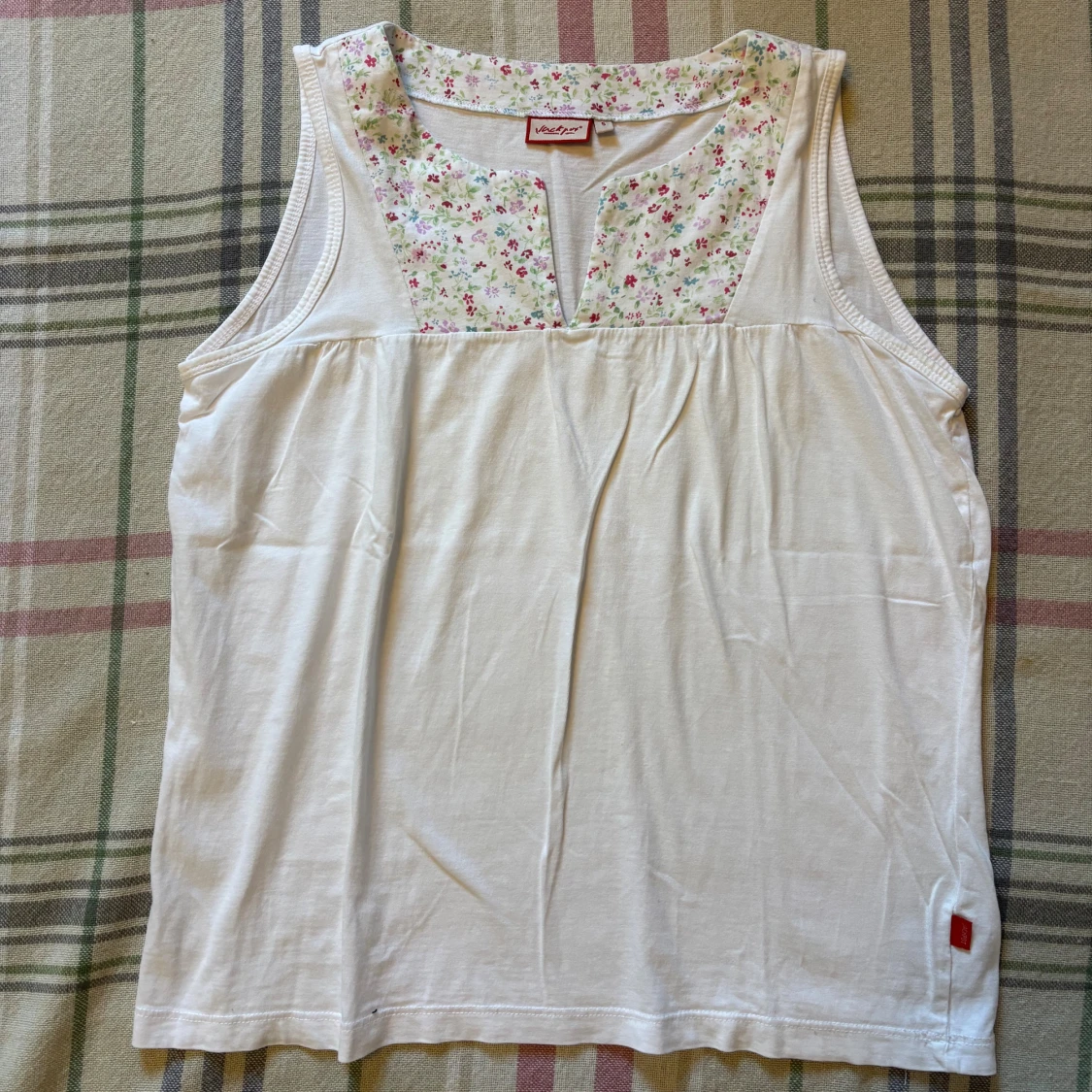 Vit blommig linnetopp från Jackpot - 1