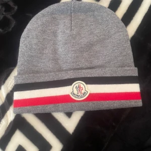 Mössa  - Dm vid intresse