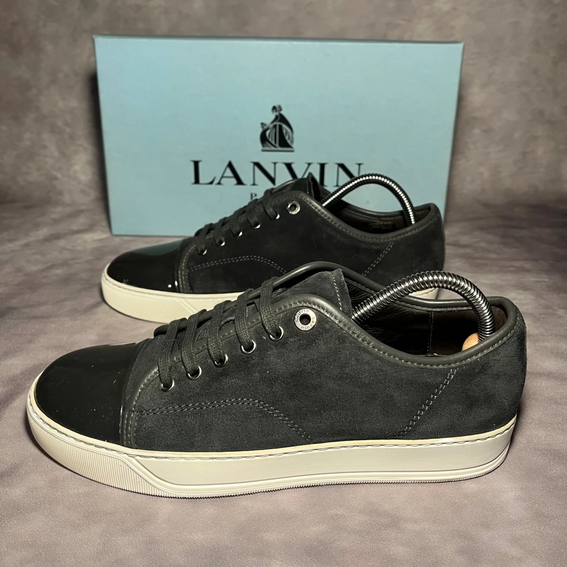 Grå sneakers från Lanvin i mocka - 1