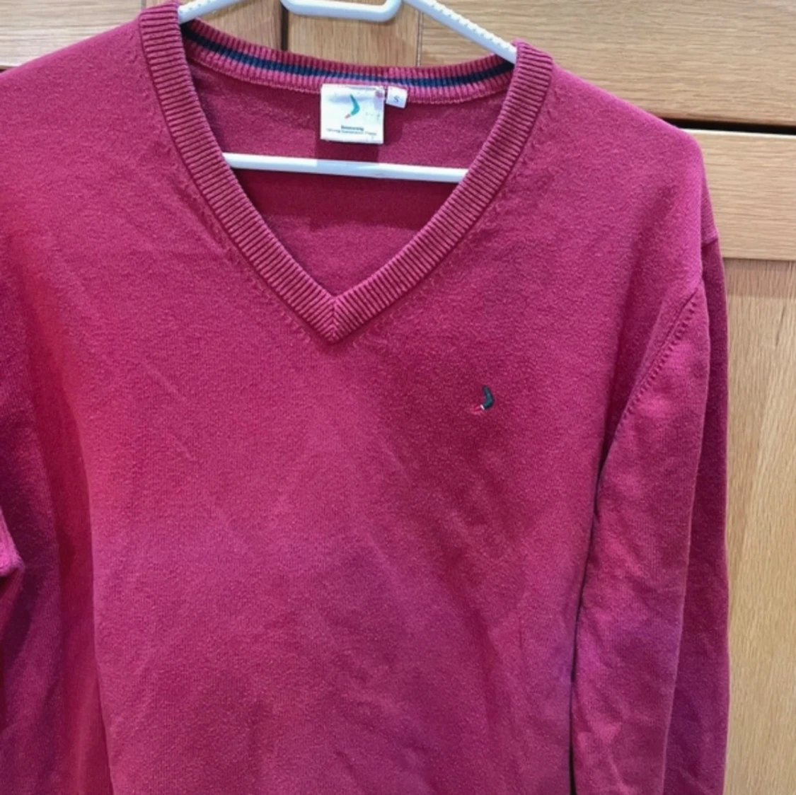 Vinröd v-ringad tröja från Boomerang - 1