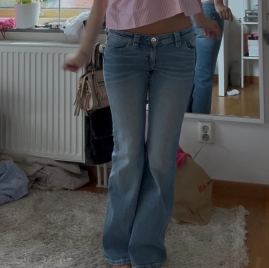 Ljusblå bootcut jeans med strass