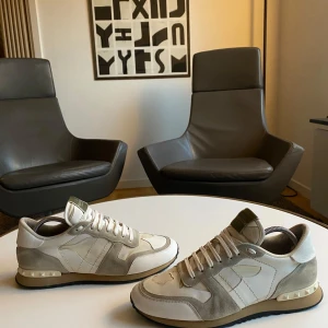 Valentino rockrunner - Valentino rockrunners i storlek 45. Hör gärna av dig kring funderingar. 
