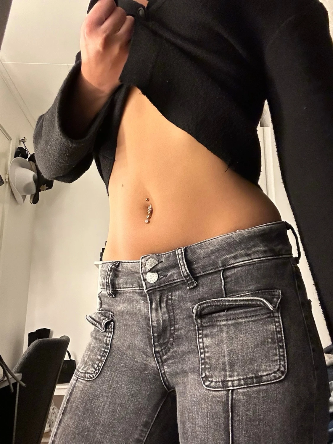 Grå bootcut jeans med fickdetaljer - 1