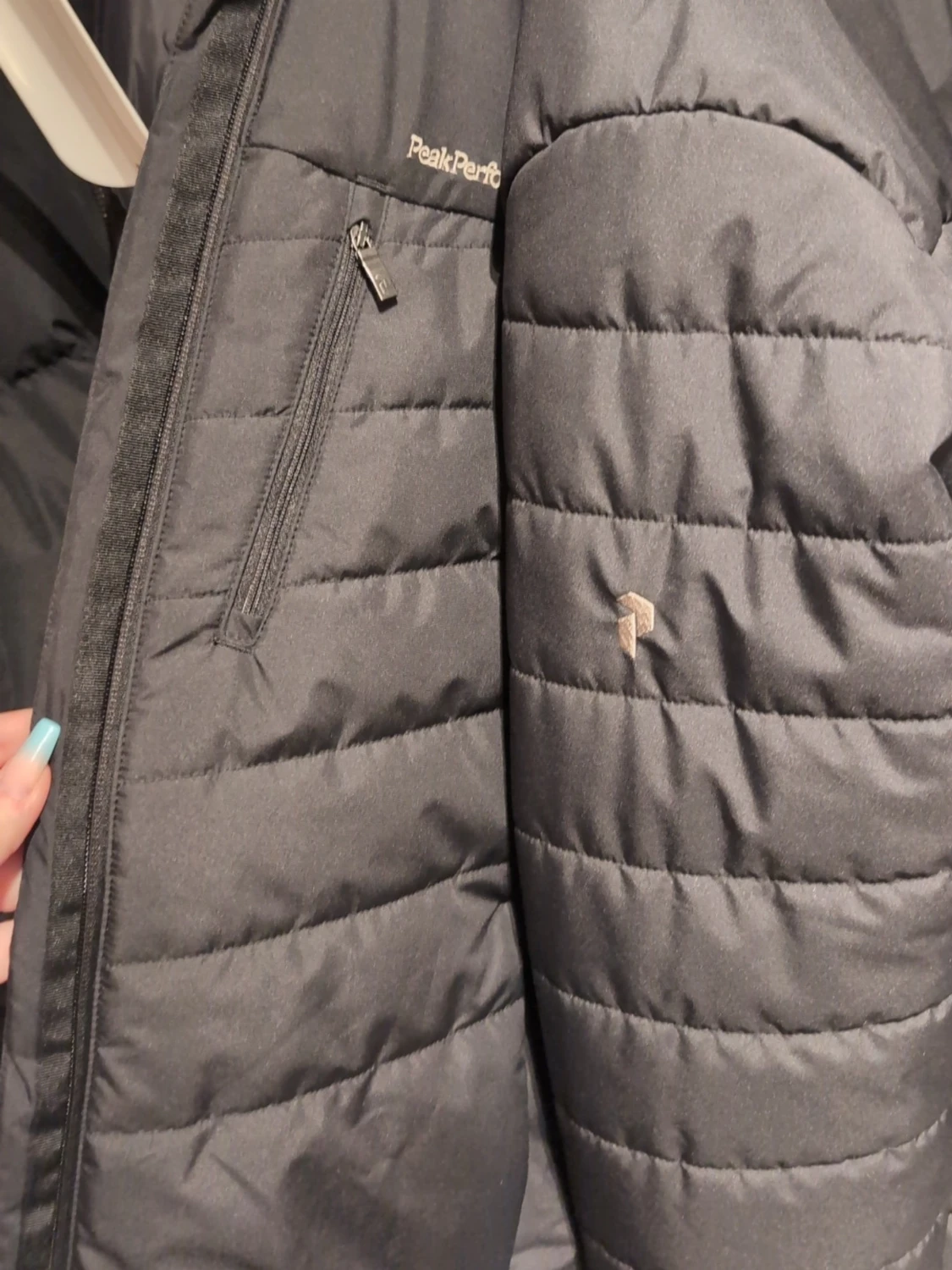 Svart Peak Performance pufferjacka XL - 4