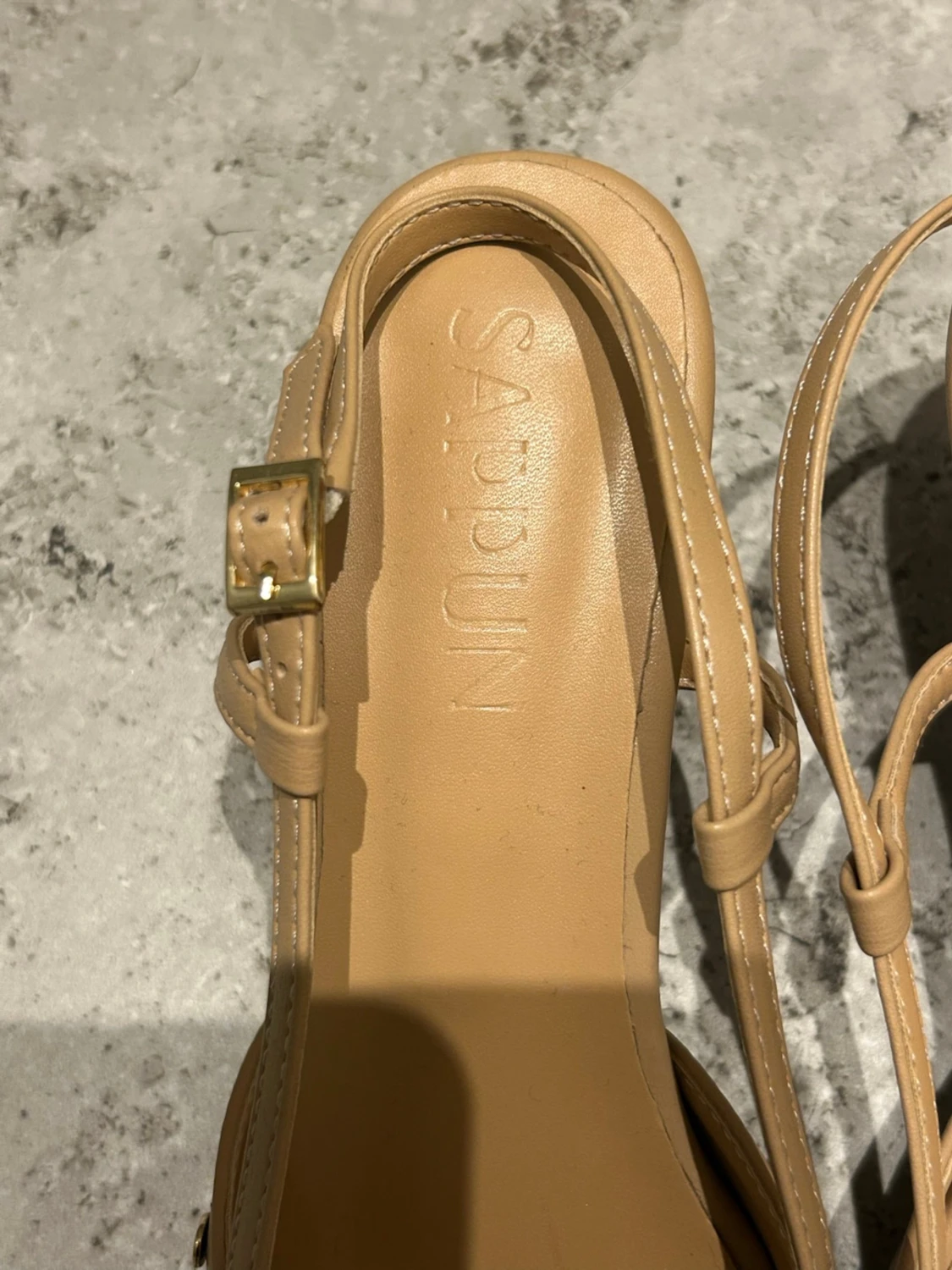 Beige pumps med spetsig tå från Sappun - 1