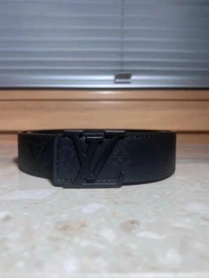 louis vuiton bälte size 105 - hel svart