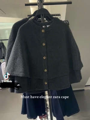 Stickad cape från Zara  - Slutsåld och eftertraktad stickad cape från Zara💕 