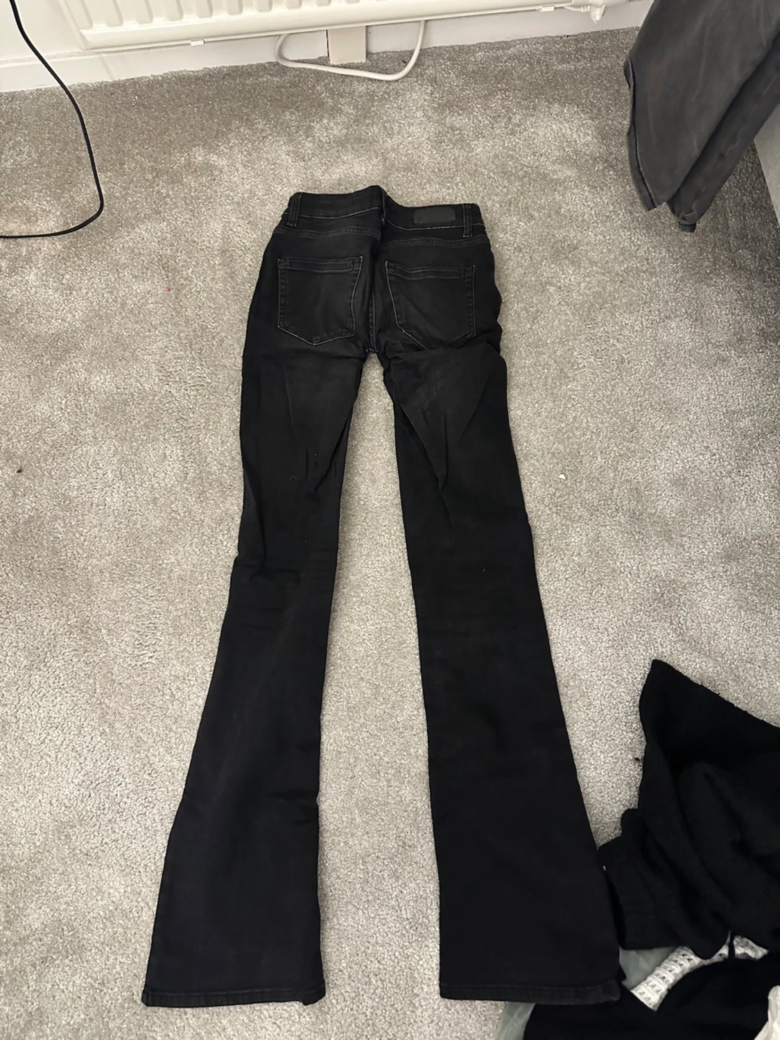 Svarta bootcut jeans - 1