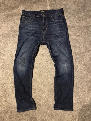Replay jeans med tvätt - Säljer nu ett par snygga replay jeans med snygg tvätt ✅ -barnstorlek 14A och modellen thad (midjemåttet:38cm) längd:92cm)🤩 -fint skick inga deflekter✅ Hör av er vid frågor🙌🏼