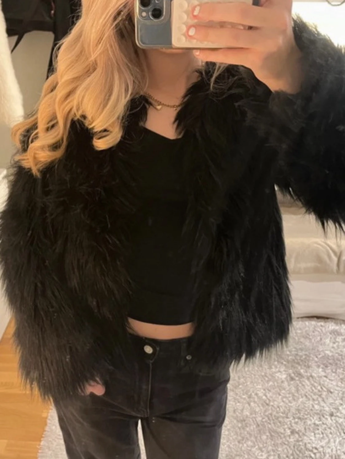 Svart pälsjacka med lång ärm - 1