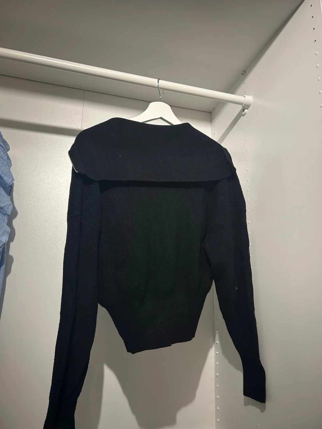 Svart stickad kofta med dragkedja - 1