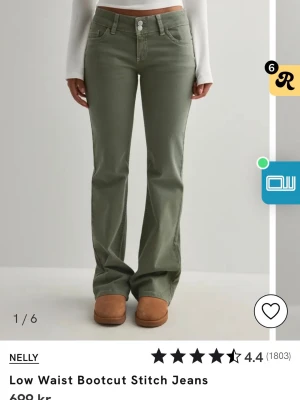 Gröna bootcut jeans från Nelly - Snygga gröna bootcut jeans med låg midja från Nelly. Endast använda ett fåtal gånger!