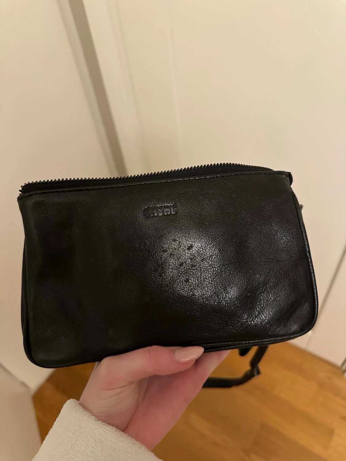 Svart axelväska från CASSÉL - 1