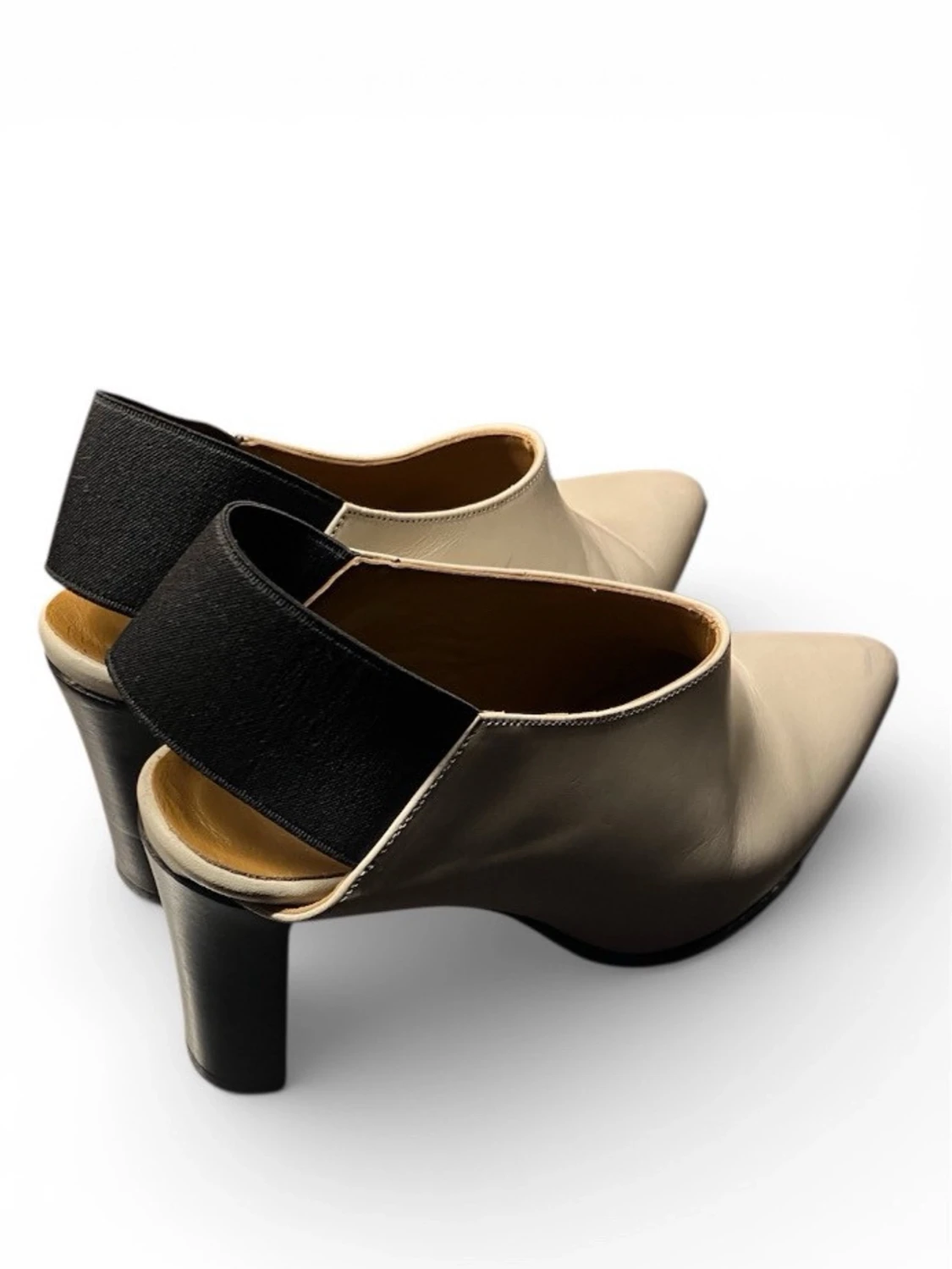 Beige och svarta klackskor i skinn - 3