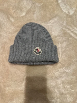 Moncler mössa - Monclear mössa helt ny
