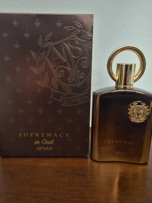Afnan Supremacy In Oud 100 ML - Afnan Supremacy In Oud med box. Ca 85/100 ml kvar.